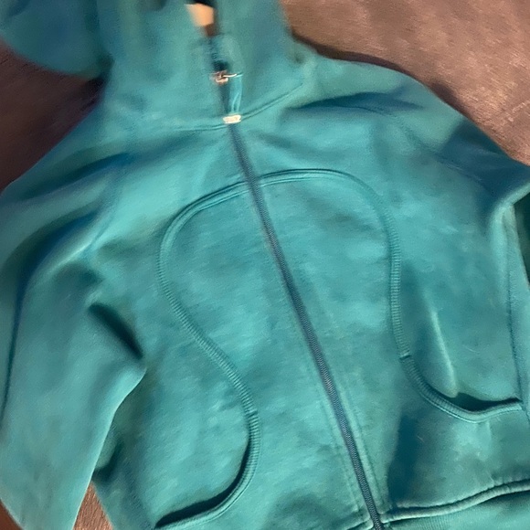 Lulu lemon sweater - Picture 2 of 3